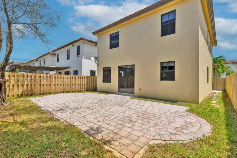 House in Doral, Florida 4 bedrooms, 236.71 sq.m. № 1881986 - photo 29