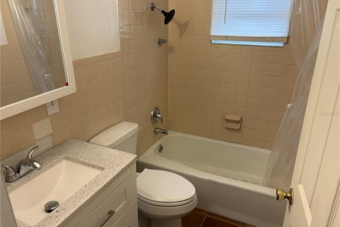 Immobilier commercial à vendre à Bradenton, Floride: 4 chambres, 154.59 m2 № 2410197 - photo 7