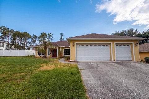House in Clermont, Florida 3 bedrooms, 222.22 sq.m. № 2093699