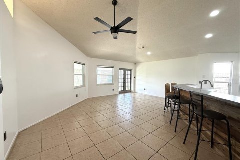Villa ou maison à louer à Orlando, Floride: 3 chambres, 125.6 m2 № 2386639 - photo 3