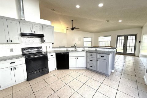 Villa ou maison à louer à Orlando, Floride: 3 chambres, 125.6 m2 № 2386639 - photo 4