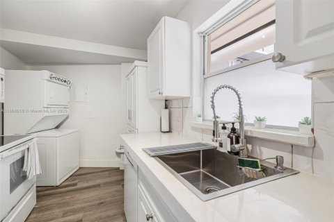 Copropriété à vendre à Miami Beach, Floride: 2 chambres, 87.33 m2 № 1895863 - photo 9