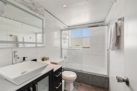 Copropriété à vendre à Miami Beach, Floride: 2 chambres, 87.33 m2 № 1895863 - photo 20