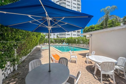 Copropriété à vendre à Miami Beach, Floride: 2 chambres, 87.33 m2 № 1895863 - photo 24