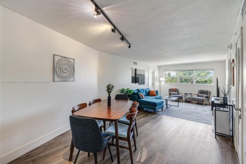 Copropriété à vendre à Miami Beach, Floride: 2 chambres, 87.33 m2 № 1895863 - photo 6