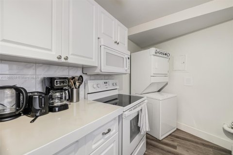 Copropriété à vendre à Miami Beach, Floride: 2 chambres, 87.33 m2 № 1895863 - photo 10