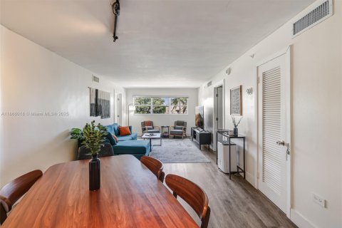 Copropriété à vendre à Miami Beach, Floride: 2 chambres, 87.33 m2 № 1895863 - photo 8
