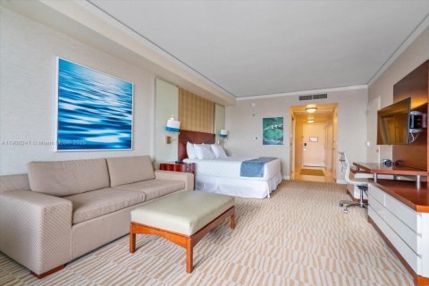 Condo in Sunny Isles Beach, Florida  № 1956891 - photo 10