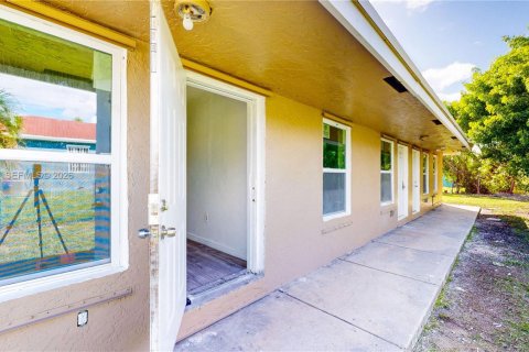 Propiedad comercial en venta en Miami, Florida, 319.96 m2 № 2029375 - foto 4