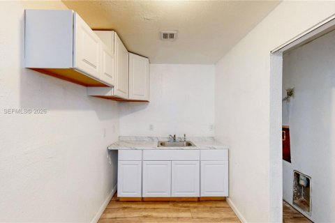 Propiedad comercial en venta en Miami, Florida, 319.96 m2 № 2029375 - foto 9