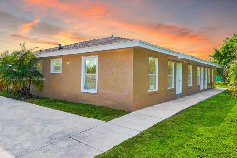 Propiedad comercial en venta en Miami, Florida, 319.96 m2 № 2029375 - foto 3