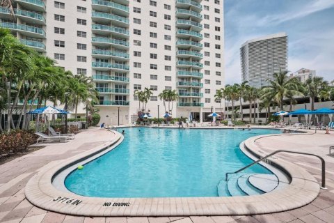 Condo in Sunny Isles Beach, Florida, 1 bedroom  № 1707334 - photo 3