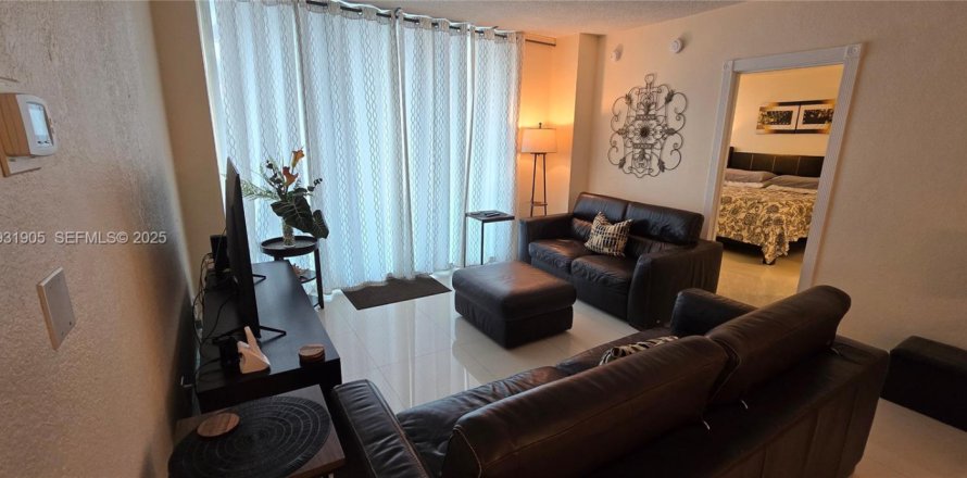 Condo in Hollywood, Florida, 2 bedrooms № 1994029
