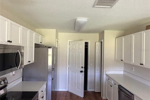 Villa ou maison à vendre à Poinciana, Floride: 4 chambres, 139.45 m2 № 2429208 - photo 4