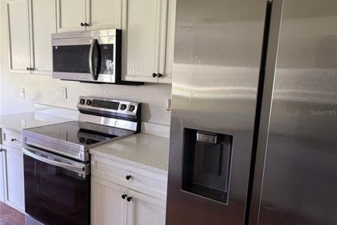 Villa ou maison à vendre à Poinciana, Floride: 4 chambres, 139.45 m2 № 2429208 - photo 5