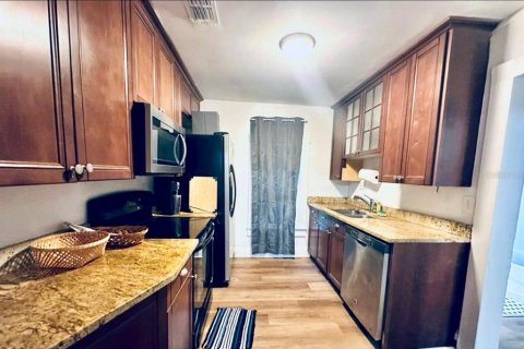 Villa ou maison à louer à Tampa, Floride: 2 chambres, 71.35 m2 № 1324963 - photo 10