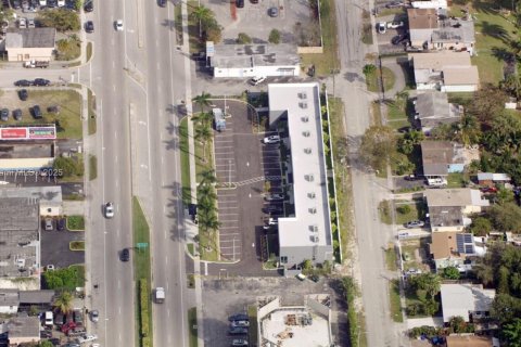 Propiedad comercial en venta en Pembroke Park, Florida № 1944569 - foto 8