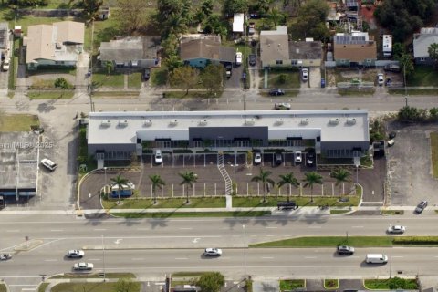 Propiedad comercial en venta en Pembroke Park, Florida № 1944569 - foto 1