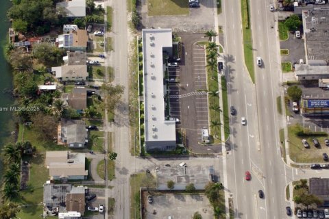 Propiedad comercial en venta en Pembroke Park, Florida № 1944569 - foto 6