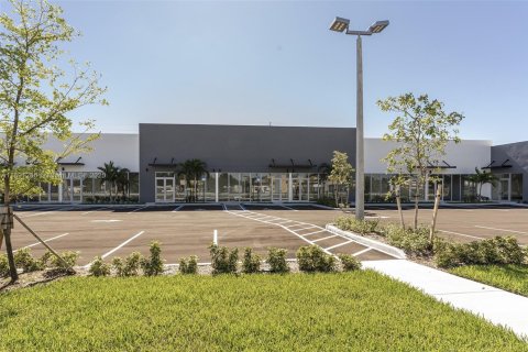 Propiedad comercial en venta en Pembroke Park, Florida № 1944569 - foto 2