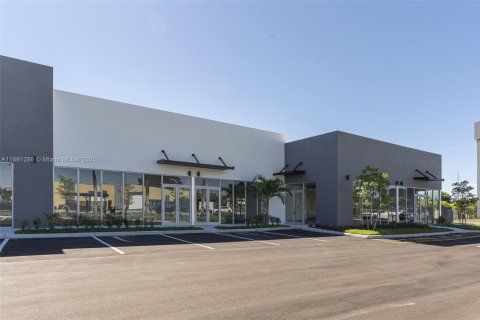 Propiedad comercial en venta en Pembroke Park, Florida № 1944569 - foto 4