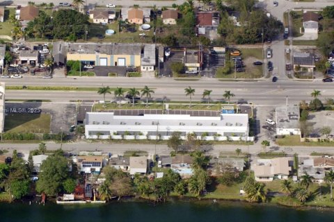 Propiedad comercial en venta en Pembroke Park, Florida № 1944569 - foto 7