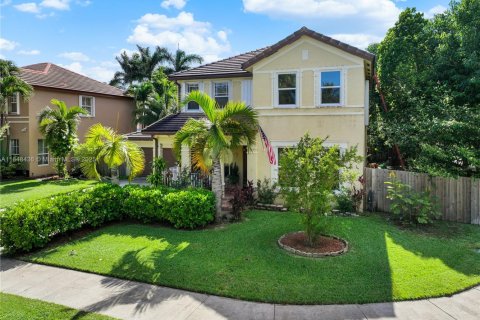 House in Miami, Florida 4 bedrooms, 209.59 sq.m. № 1963463 - photo 1