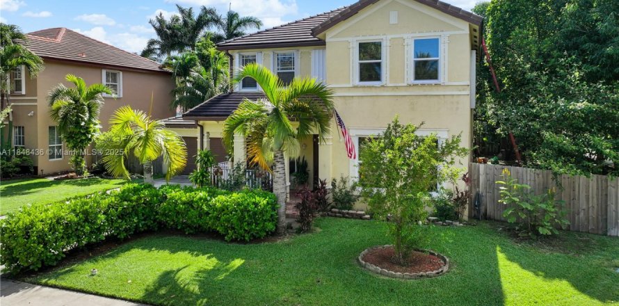 House in Miami, Florida 4 bedrooms, 209.59 sq.m. № 1963463