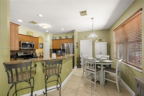 House in Miami, Florida 4 bedrooms, 209.59 sq.m. № 1963463 - photo 26