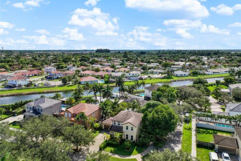 House in Miami, Florida 4 bedrooms, 209.59 sq.m. № 1963463 - photo 3