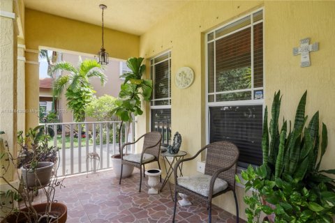 House in Miami, Florida 4 bedrooms, 209.59 sq.m. № 1963463 - photo 29