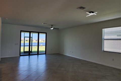 House in Fort Myers, Florida 4 bedrooms, 188.78 sq.m. № 2092308 - photo 6