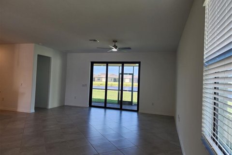 House in Fort Myers, Florida 4 bedrooms, 188.78 sq.m. № 2092308 - photo 7