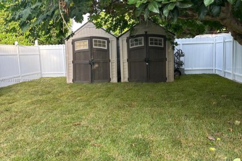 Снять в аренду виллу или дом в Майами-Гарденс, Флорида 4 спальни, 169.92м2, № 1989637 - фото 19