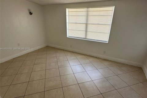 Снять в аренду виллу или дом в Майами-Гарденс, Флорида 4 спальни, 169.92м2, № 1989637 - фото 10