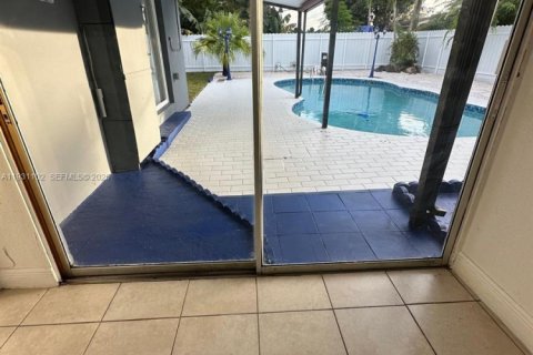 Снять в аренду виллу или дом в Майами-Гарденс, Флорида 4 спальни, 169.92м2, № 1989637 - фото 21