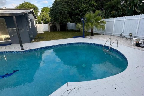 Снять в аренду виллу или дом в Майами-Гарденс, Флорида 4 спальни, 169.92м2, № 1989637 - фото 18