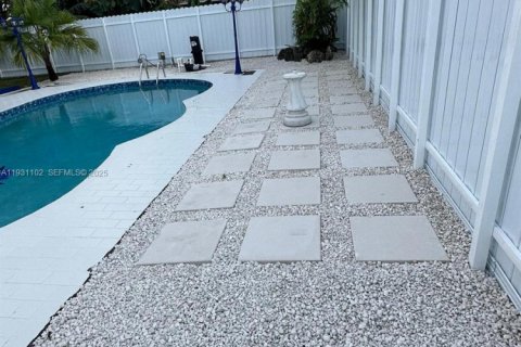 Снять в аренду виллу или дом в Майами-Гарденс, Флорида 4 спальни, 169.92м2, № 1989637 - фото 23