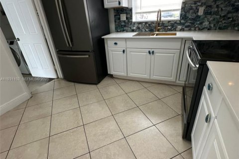 Снять в аренду виллу или дом в Майами-Гарденс, Флорида 4 спальни, 169.92м2, № 1989637 - фото 11