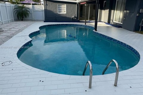 Снять в аренду виллу или дом в Майами-Гарденс, Флорида 4 спальни, 169.92м2, № 1989637 - фото 25