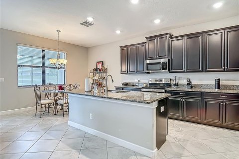 Villa ou maison à vendre à Wesley Chapel, Floride: 4 chambres, 234.95 m2 № 1852544 - photo 13