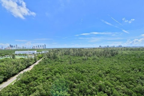 Apartment in North Miami, Florida 3 bedrooms, 182.74 sq.m. № 2180534 - photo 7