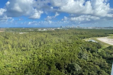 Apartment in North Miami, Florida 3 bedrooms, 182.74 sq.m. № 2180534 - photo 8