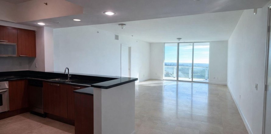 Apartment in North Miami, Florida 3 bedrooms, 182.74 sq.m. № 2180534