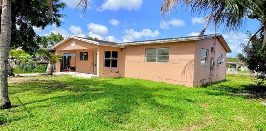 Casa en Dania Beach, Florida 4 dormitorios, 129.51 m2 № 2078058
