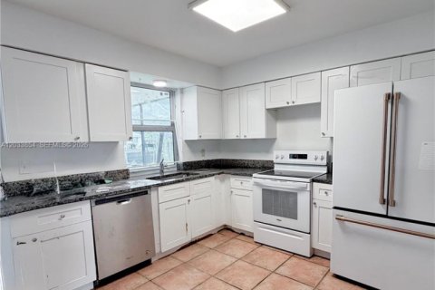 Casa en alquiler en Dania Beach, Florida, 4 dormitorios, 129.51 m2 № 2078058 - foto 3