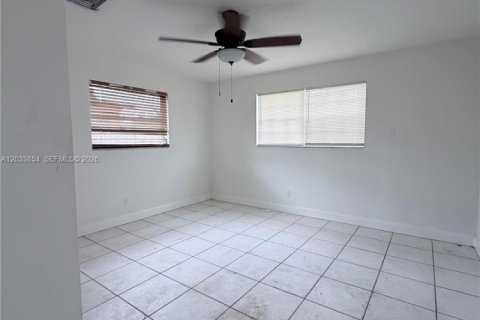 Casa en alquiler en Dania Beach, Florida, 4 dormitorios, 129.51 m2 № 2078058 - foto 12