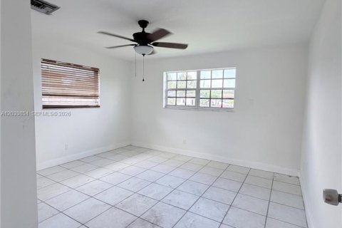 Casa en alquiler en Dania Beach, Florida, 4 dormitorios, 129.51 m2 № 2078058 - foto 9