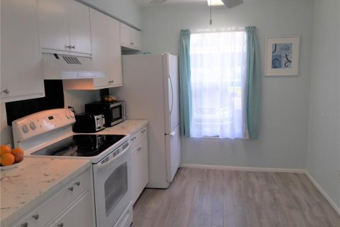 Снять в аренду кондоминиум в Брейдентон, Флорида 4 комнаты, 99.96м2, № 647125 - фото 3