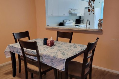 Снять в аренду кондоминиум в Брейдентон, Флорида 4 комнаты, 99.96м2, № 647125 - фото 5